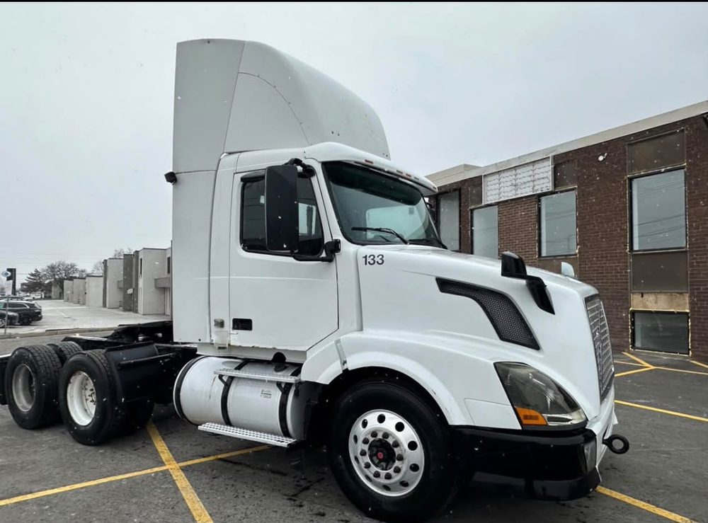 Unit 133 · Day cab
